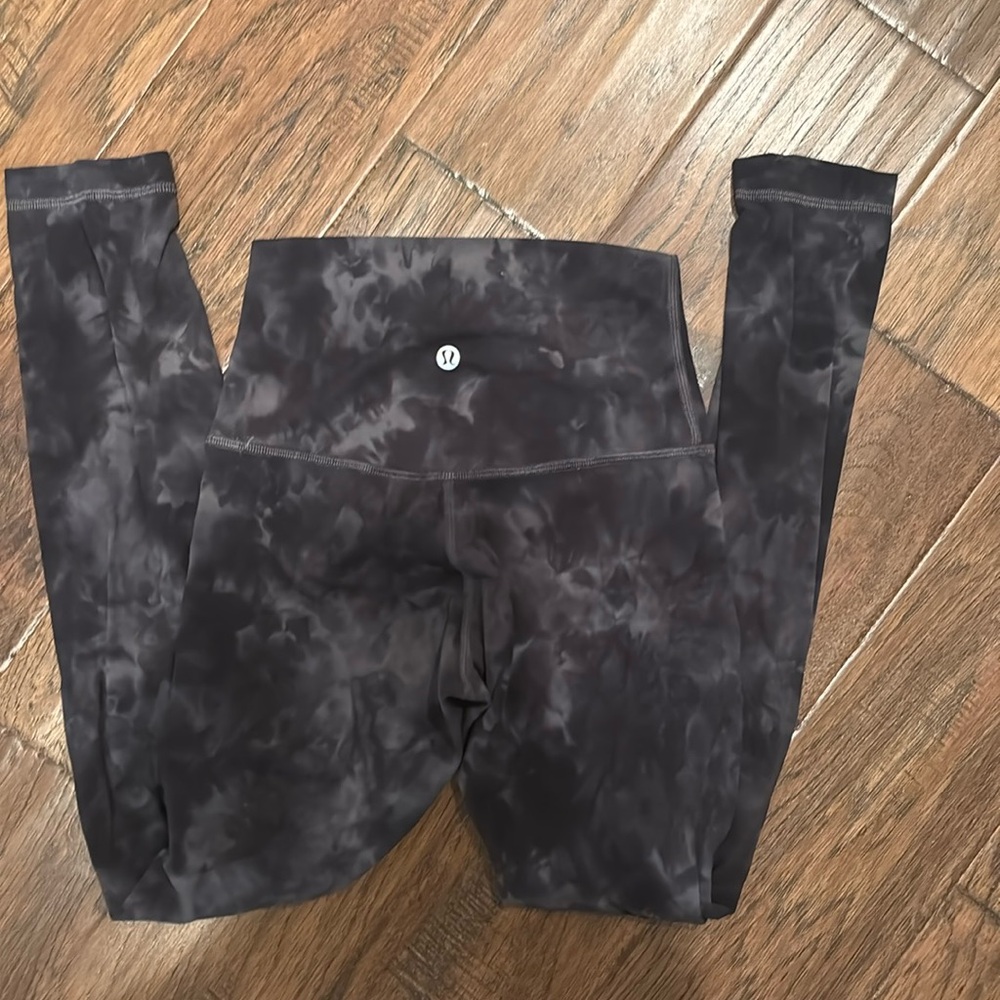 Lululemon sz 0 black/gray tie-dye leggings